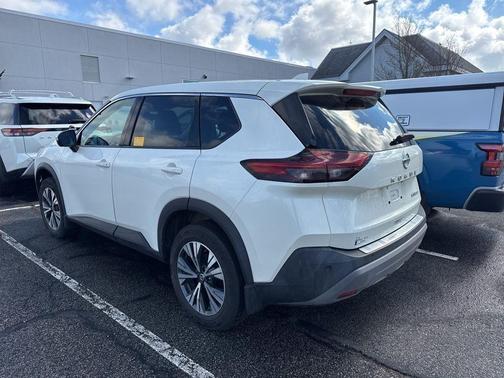White 2021 Nissan Rogue SV