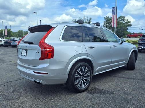 2021 Volvo XC90 T6 Momentum 6 Passenger