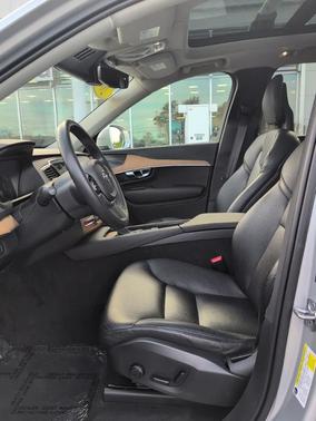 2021 Volvo XC90 T6 Momentum 6 Passenger