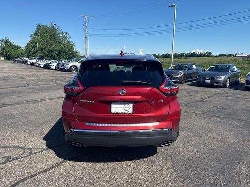 Red 2019 Nissan Murano SL