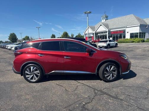 Red 2019 Nissan Murano SL