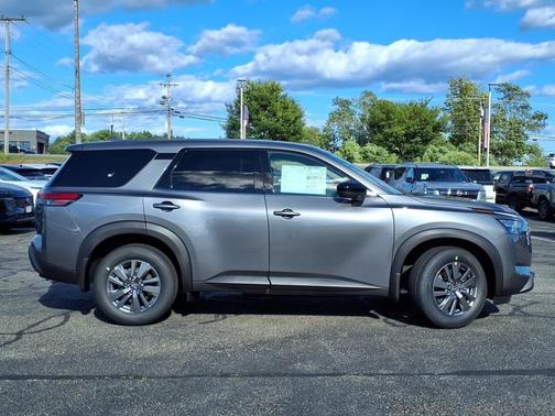 2025 Nissan Pathfinder S