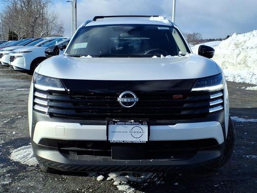 Aspen White Tri 2026 Nissan Kicks SR