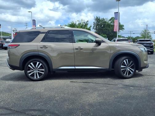 2023 Nissan Pathfinder Platinum