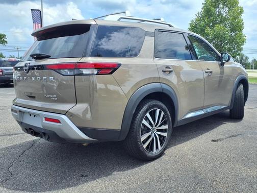2023 Nissan Pathfinder Platinum