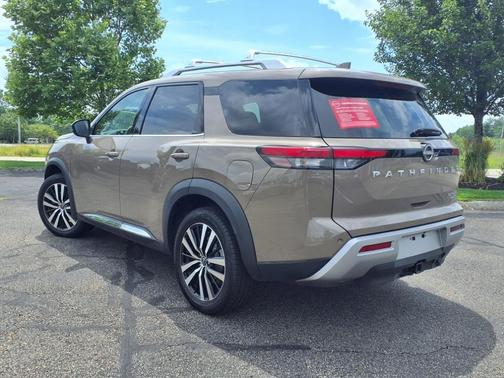 2023 Nissan Pathfinder Platinum