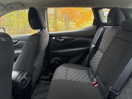 2017 Nissan Rogue Sport SV