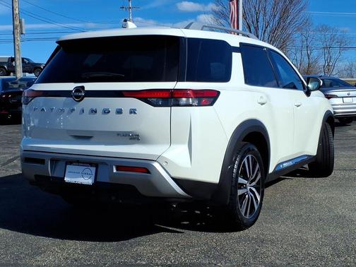 2023 Nissan Pathfinder Platinum