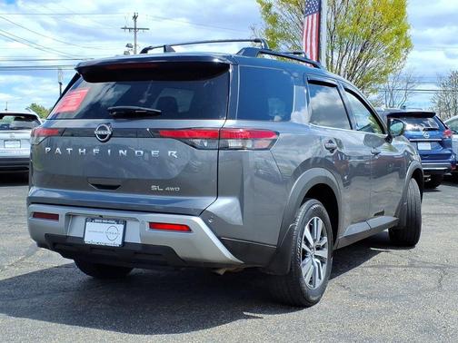 2t Gun Blk Roof 2024 Nissan Pathfinder SL
