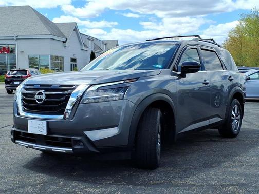 2t Gun Blk Roof 2024 Nissan Pathfinder SL