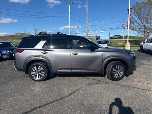 2t Gun Blk Roof 2024 Nissan Pathfinder SL