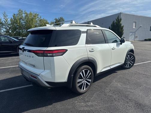 2023 Nissan Pathfinder Platinum