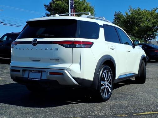 2023 Nissan Pathfinder Platinum