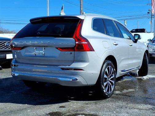 2023 Volvo XC60 B5 Plus Bright Theme