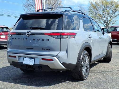 2t Gry Blk Roof 2024 Nissan Pathfinder SL