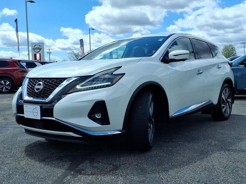 White 2023 Nissan Murano SL