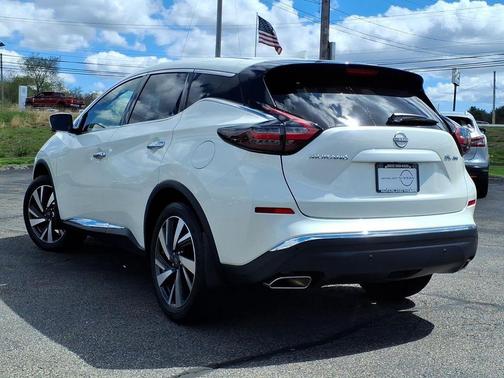 White 2023 Nissan Murano SL