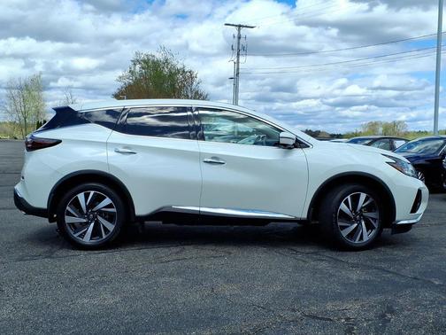 White 2023 Nissan Murano SL