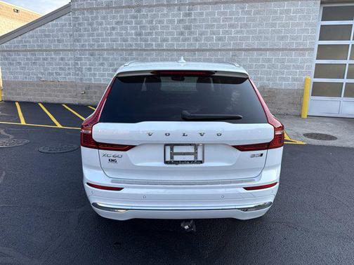 2023 Volvo XC60 Ultimate Bright Theme