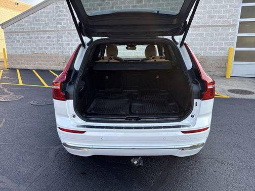 2023 Volvo XC60 Ultimate Bright Theme
