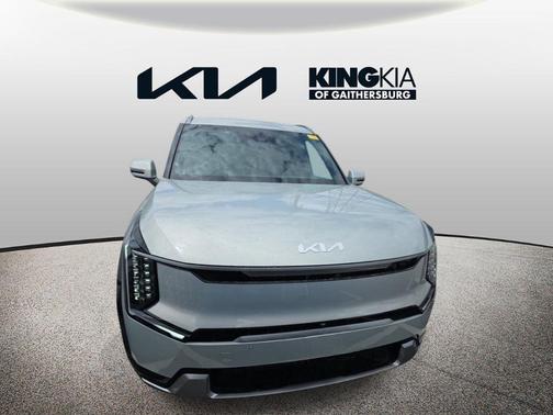 Ivory Silver 2024 Kia EV9 Land