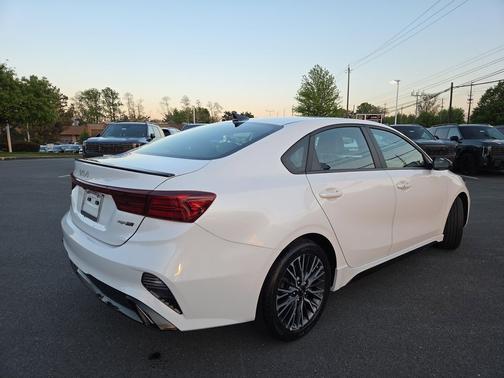 Snow White Pearl 2024 Kia Forte GT-Line