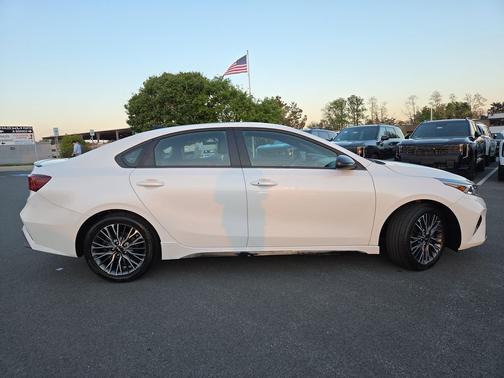 Snow White Pearl 2024 Kia Forte GT-Line