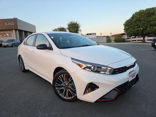 Snow White Pearl 2024 Kia Forte GT-Line