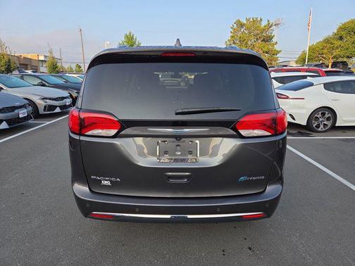 2018 Chrysler Pacifica Hybrid Limited