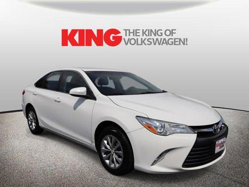 Super White 2017 Toyota Camry LE