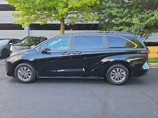 2023 Toyota Sienna XLE 7 Passenger