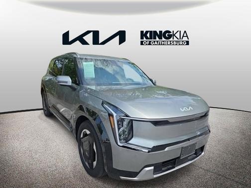 Pebble Gray 2024 Kia EV9 Land