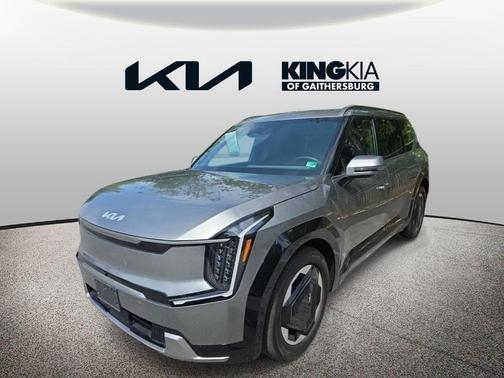 Pebble Gray 2024 Kia EV9 Land