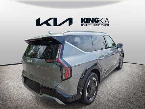 Pebble Gray 2024 Kia EV9 Land