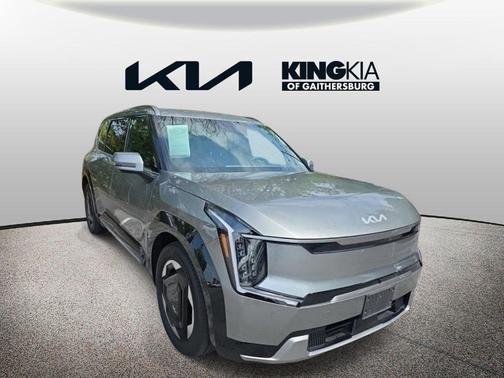 Pebble Gray 2024 Kia EV9 Land