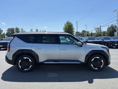 Ivory Silver 2024 Kia EV9 Land