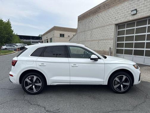 2023 Audi Q5 40 Premium Plus
