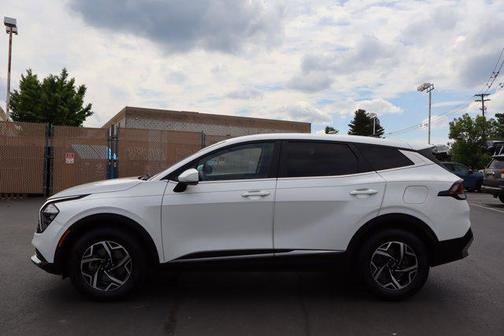 Snow White Pearl 2023 Kia Sportage LX