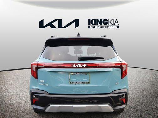 Pluton Blue/Black Roof 2024 Kia Seltos SX