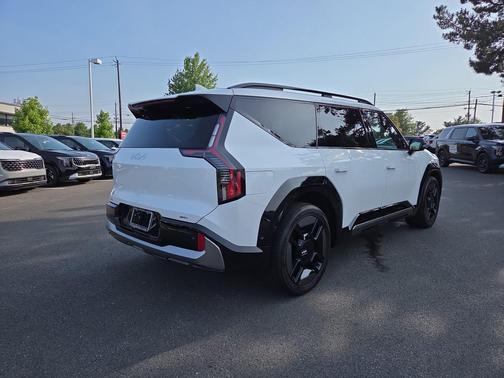 Snow White Pearl 2024 Kia EV9 GT-Line