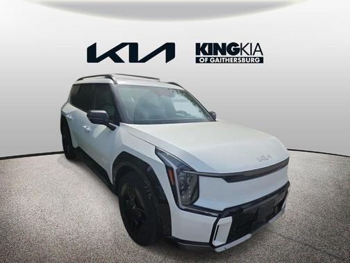 Snow White Pearl 2024 Kia EV9 GT-Line