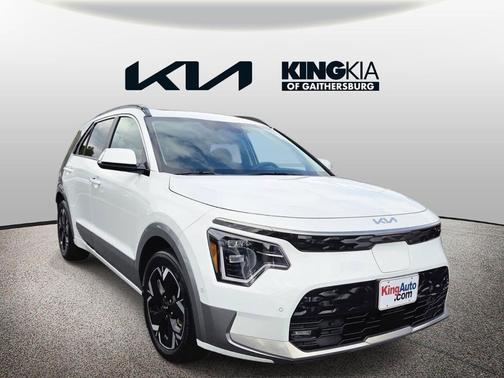 Snow White Pearl 2023 Kia Niro EV Wave