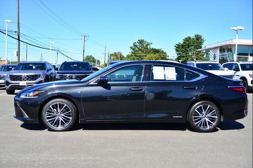 Caviar 2022 Lexus ES 300h Base