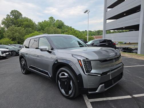 Pebble Gray 2024 Kia EV9 Land