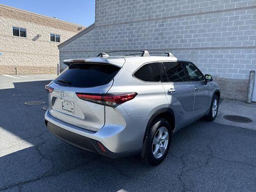 2022 Toyota Highlander LE
