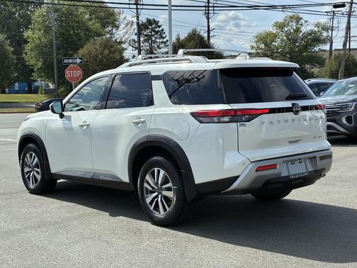 Pearl White Tricoat 2022 Nissan Pathfinder SL
