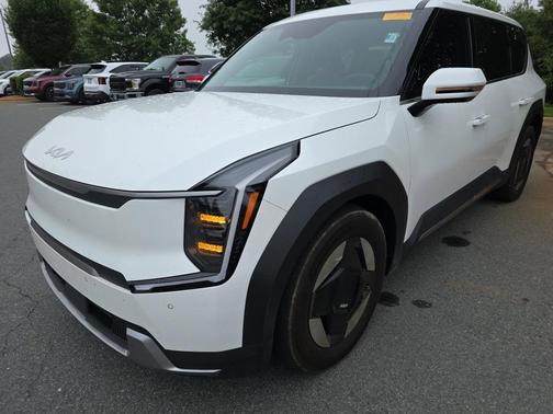 Snow White Pearl 2024 Kia EV9 Light Long Range