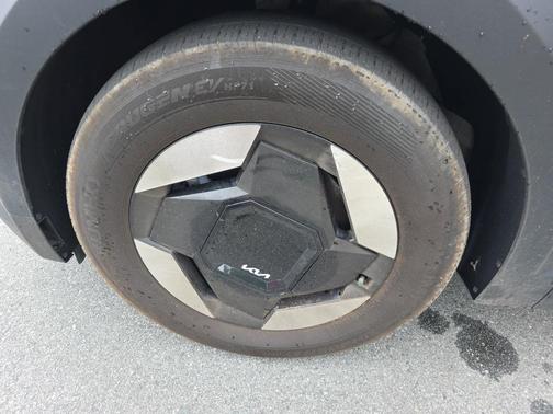 Snow White Pearl 2024 Kia EV9 Light Long Range