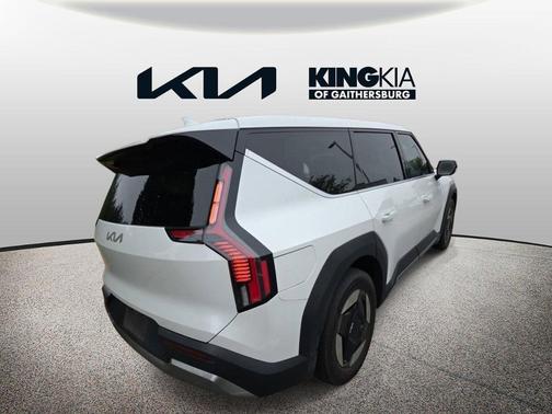 Snow White Pearl 2024 Kia EV9 Light Long Range