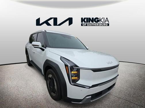 Snow White Pearl 2024 Kia EV9 Light Long Range